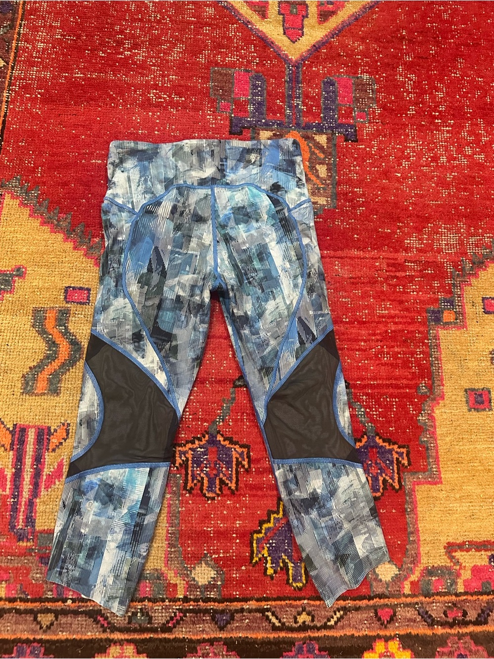 LULULEMON blue print cropped sheer cut out sz 6 - worn once - Picture 7 of 10